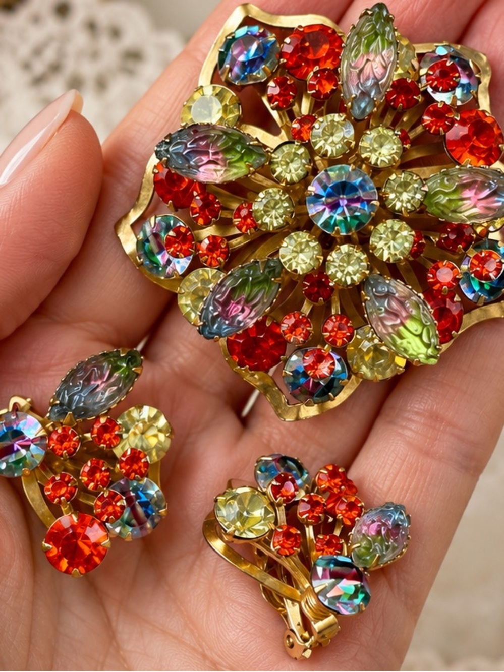 Vintage 1950s 60s Rhinestone Brooch & Clip Earrings Demi Parure